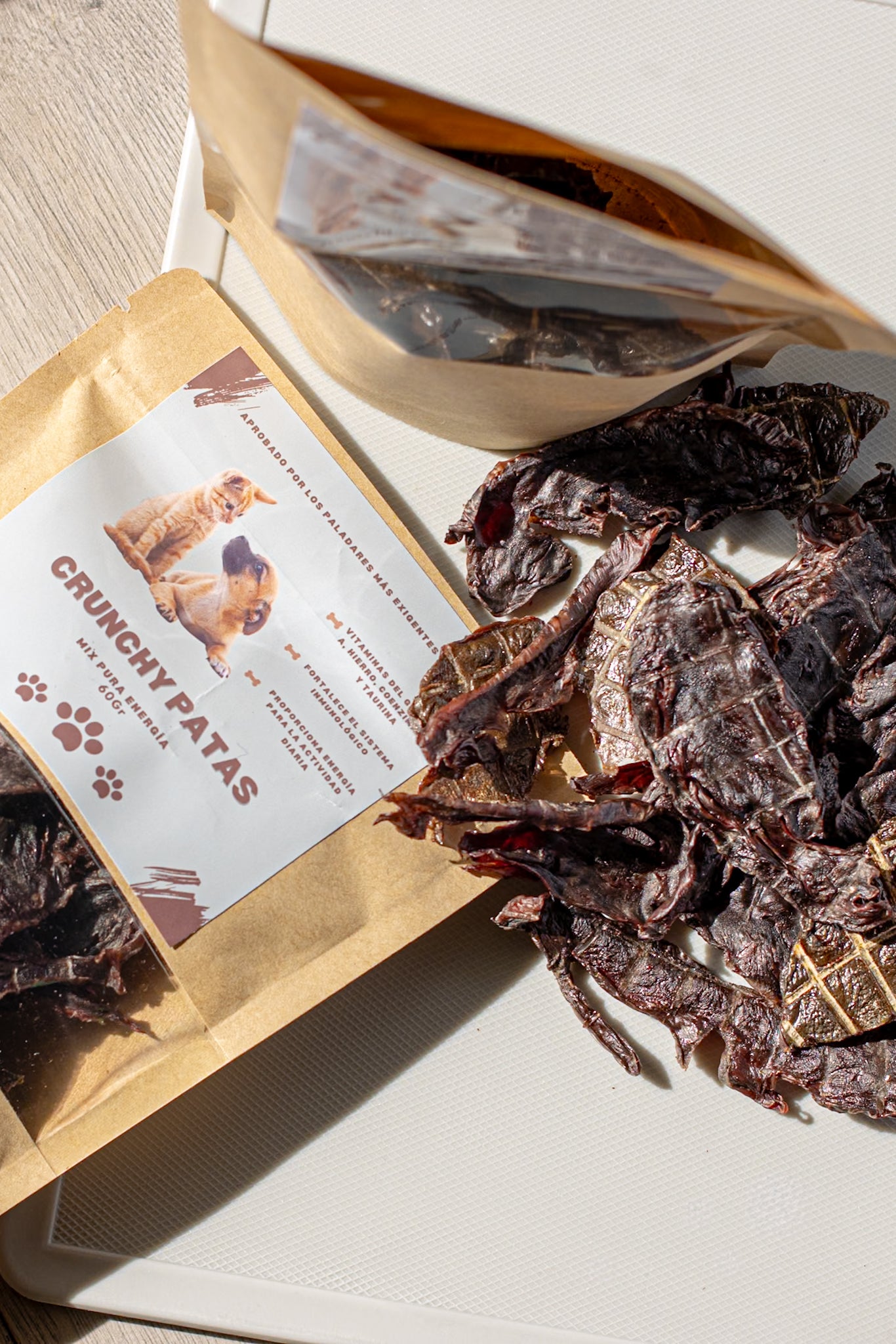 Snack natural de hígado deshidratado para mascotas hechos por Crunchy Patas